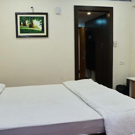 Malayalee Club Hotel Chennai Bagian luar foto