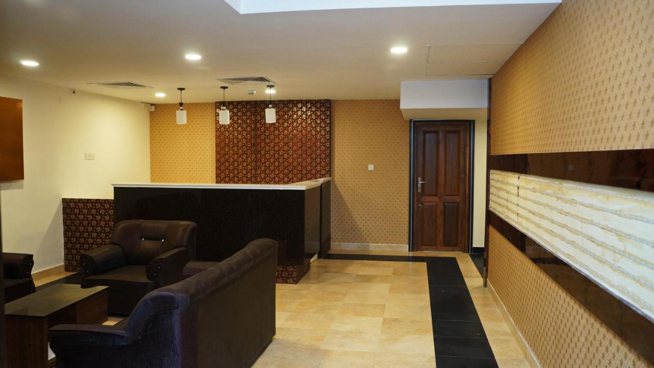 Malayalee Club Hotel Chennai Bagian luar foto