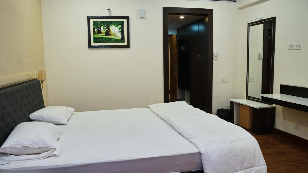 Malayalee Club Hotel Chennai Bagian luar foto
