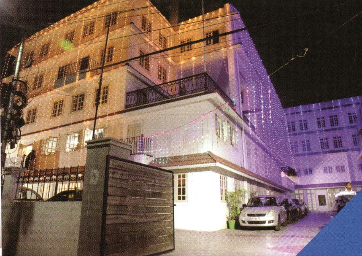 Malayalee Club Hotel Chennai Bagian luar foto