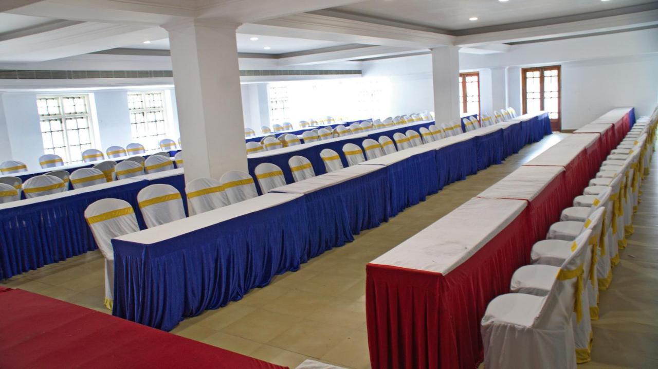 Malayalee Club Hotel Chennai Bagian luar foto