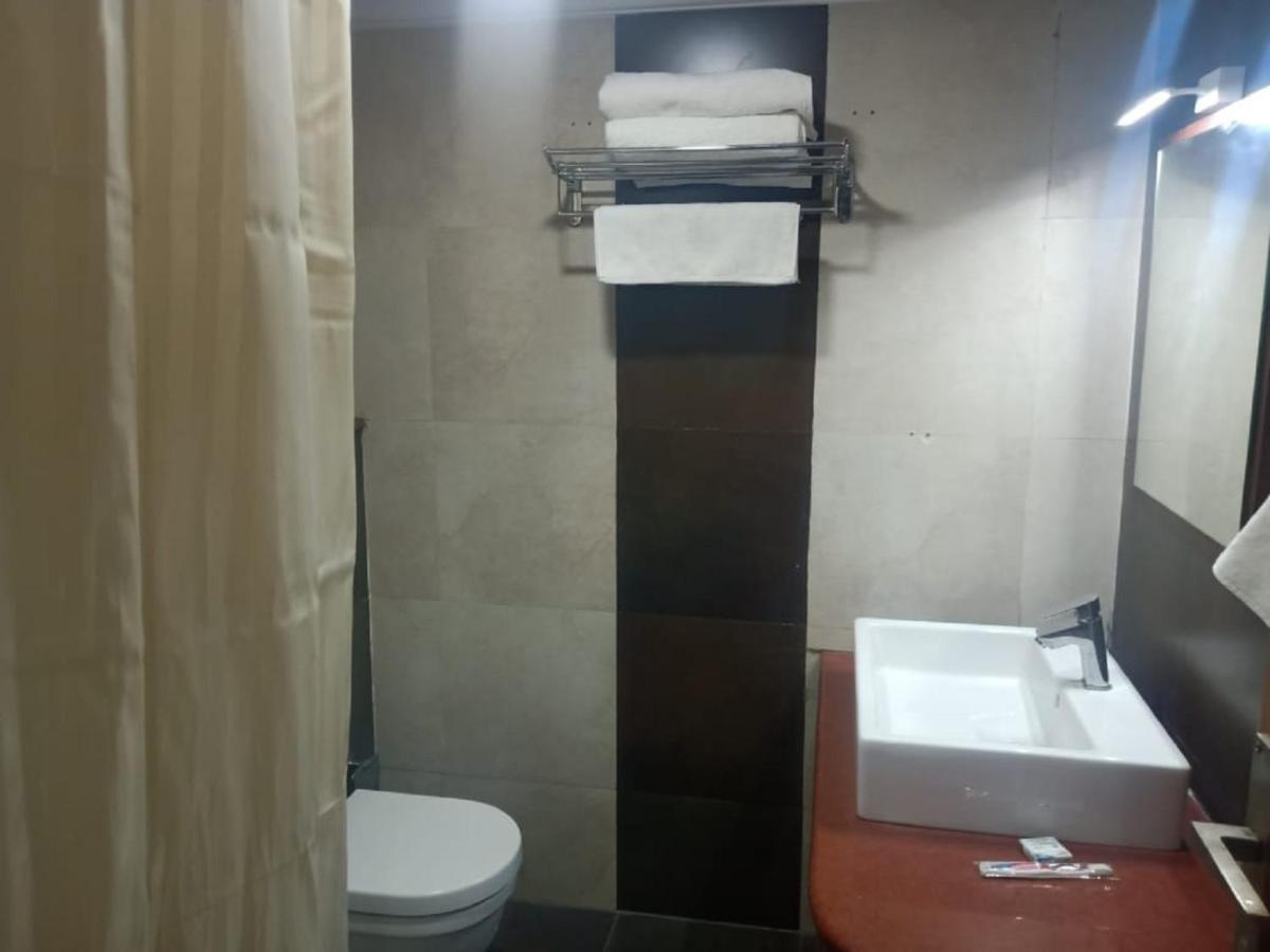 Malayalee Club Hotel Chennai Bagian luar foto