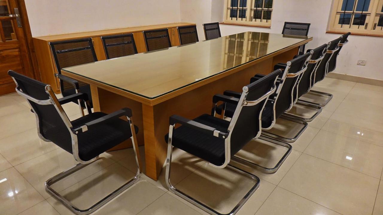 Malayalee Club Hotel Chennai Bagian luar foto