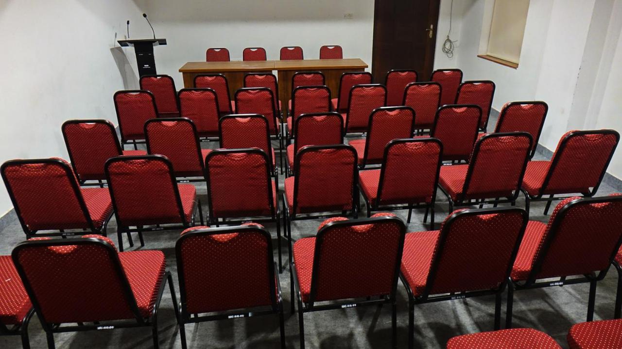 Malayalee Club Hotel Chennai Bagian luar foto