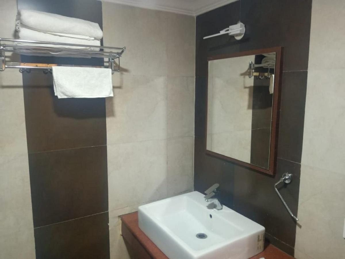 Malayalee Club Hotel Chennai Bagian luar foto